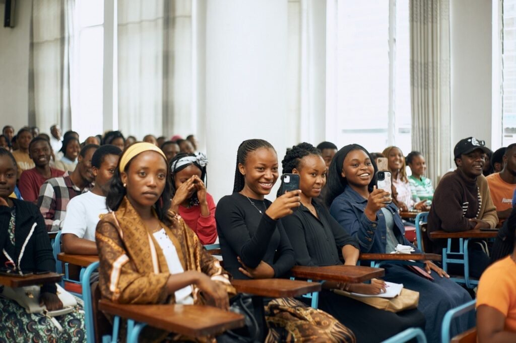Former les jeunes étudiantes et étudiants à la sécurité numérique